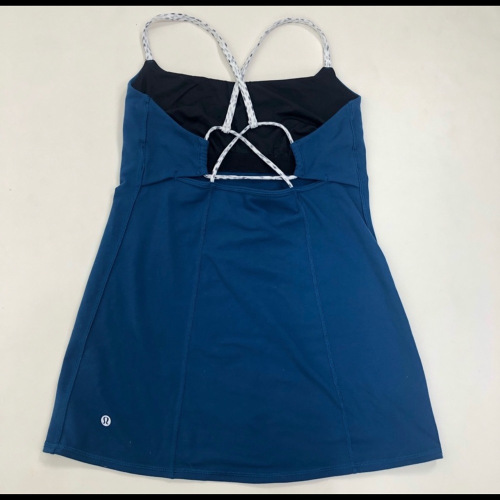 Lululemon Strap he tank size 8. Poseidon.